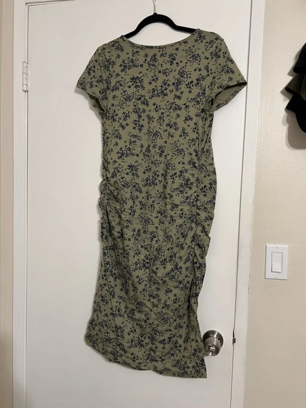 Ingrid & Isabel Green Floral Maternity Dress - Picture 4 of 6